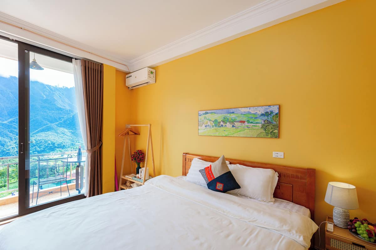 Quarto casal superior, 1 cama Queen, sacada, vista para a montanha | Roupas de cama antialérgicas