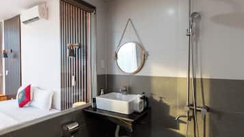Bañera y ducha independientes, bañera profunda