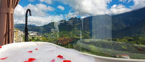 Deluxe Double Room, Bathtub, Mountain View | Private spa tub