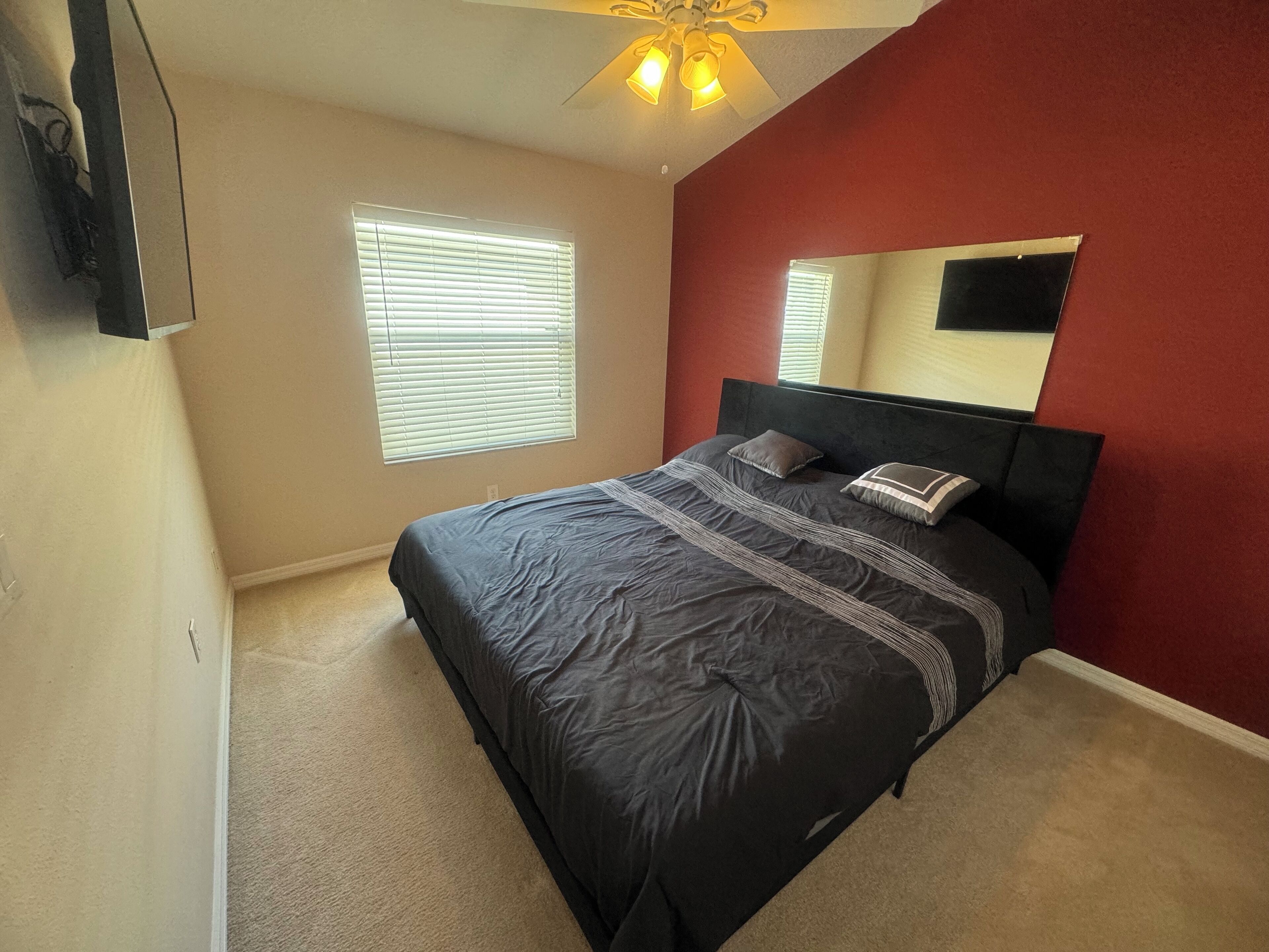 2 slaapkamers, een strijkplank/strijkijzer, gratis wifi, beddengoed