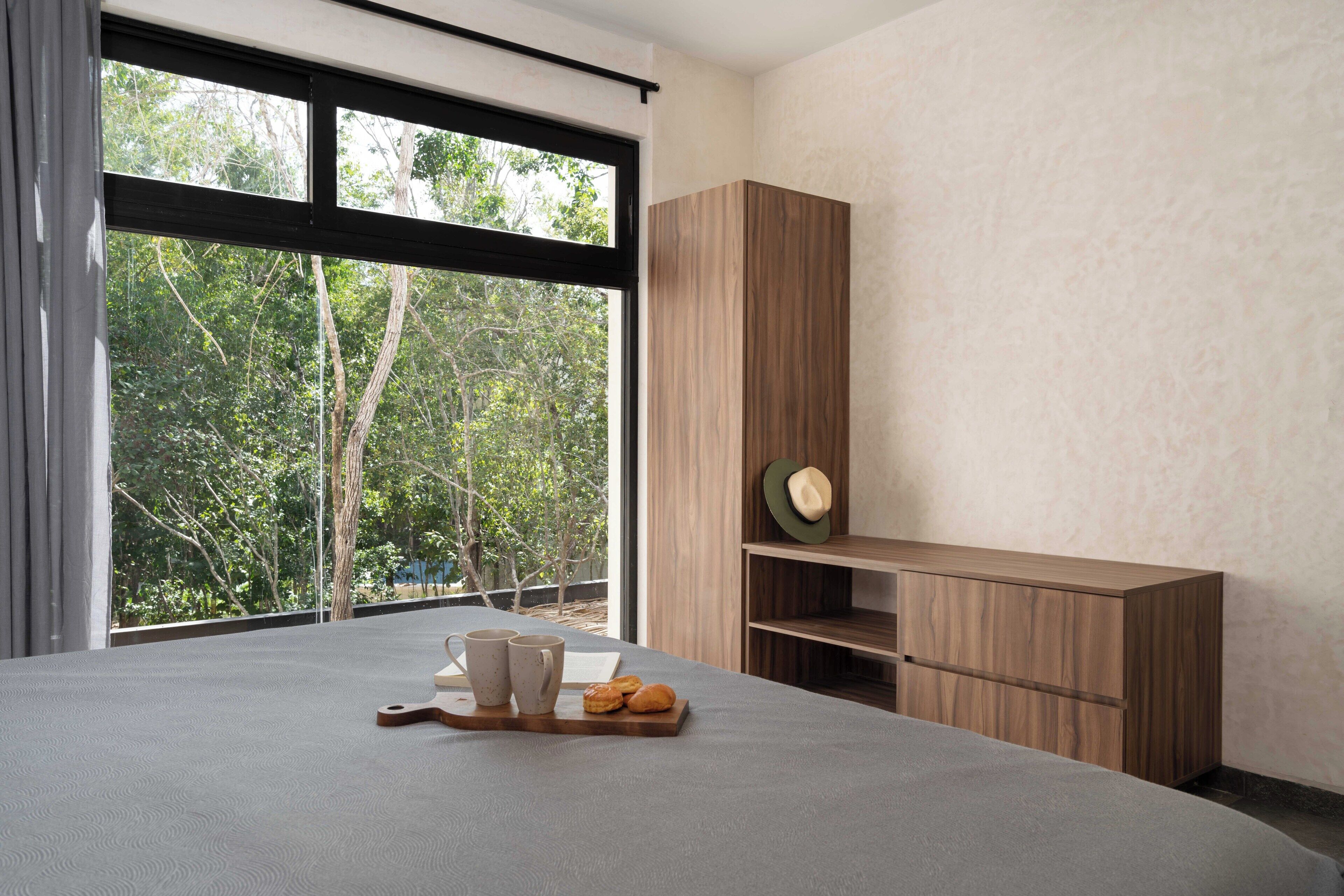 Villa exclusiva, vista al jardín | Ropa de cama de alta calidad, edredón y decoración personalizada 