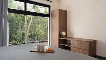 Villa exclusiva, vista al jardín | Ropa de cama de alta calidad, edredón y decoración personalizada