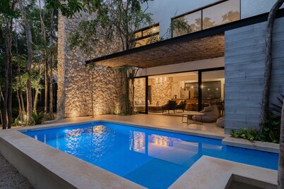 Twelve O’Clock Luxury Villas
