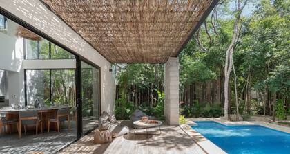 Twelve O’Clock Luxury Villas