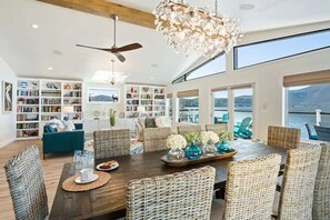 Dining - Smiling Otter Retreat! Large Lakefront Luxury House.Pool.Spa.Game Room.Pets (Clearlake)