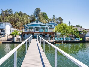 Exterior - Smiling Otter Retreat! Large Lakefront Luxury House.Pool.Spa.Game Room.Pets (Clearlake)