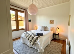 3 室のベッドルーム、アイロン / アイロン台、旅行用ベビーベッド、WiFi (無料)