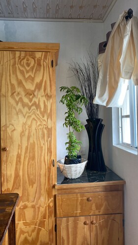  Hideaway in Ashton, homey atmosphere for tranquility - home away from home. 