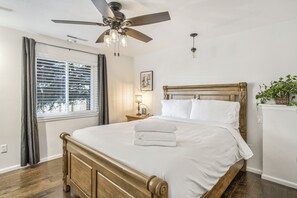 3 Schlafzimmer, Schreibtisch, laptopgeeigneter Arbeitsplatz