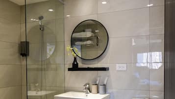 Double shower room with window | Desk, laptop workspace, blackout drapes, soundproofing