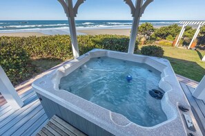 Banyera d'hidromassatge a l'aire lliure