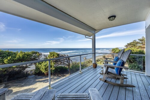 Sanctuary at Seal Rock - Pet Friendly, Oceanfront, Hot Tub, BBQ, Beach Access