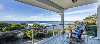 Sanctuary at Seal Rock - Pet Friendly, Oceanfront, Hot Tub, BBQ, Beach Access