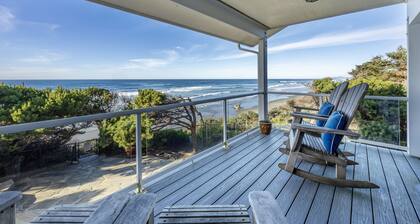 Sanctuary at Seal Rock - Pet Friendly, Oceanfront, Hot Tub, BBQ, Beach Access