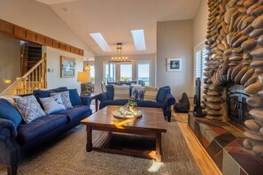 Télévision, cheminée