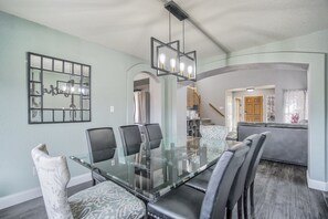 Family dining - Mid-Azure Alpine (Colorado Springs)