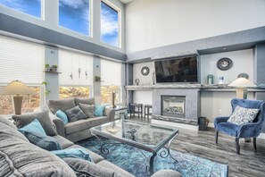 House | Living area - Mid-Azure Alpine (Colorado Springs)