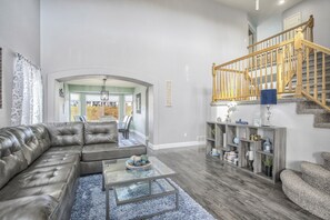 Living area - Mid-Azure Alpine (Colorado Springs)