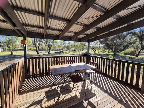 Self Contained Country Cottage - semi rural property PET and child Friendly