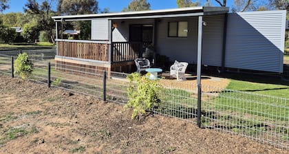 Self Contained Country Cottage - semi rural property PET and child Friendly