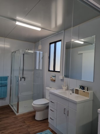 Shower, hair dryer, towels, soap. Self Contained Country Cottage - semi rural property PET and child Friendly