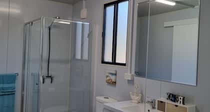 Self Contained Country Cottage - semi rural property PET and child Friendly