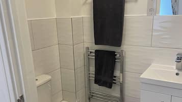 Douche, serviettes fournies