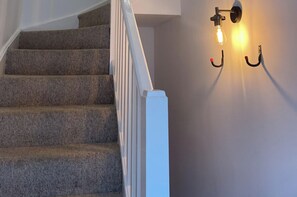 Interior - 1 Bed and Sofa bed Sleeps 4,Pets Ok - Free parking (Bury Saint Edmunds)