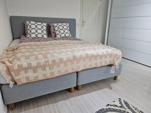 4 quartos, ferros/tábuas de passar roupa, Wi-Fi, roupa de cama