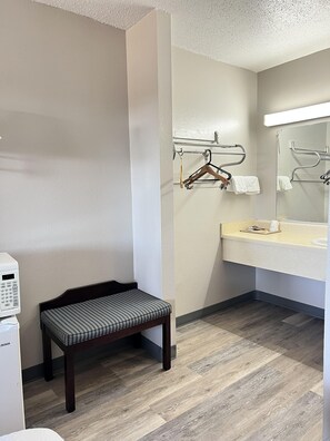 Standard Single Room, 1 King Bed, Non Smoking, Microwave