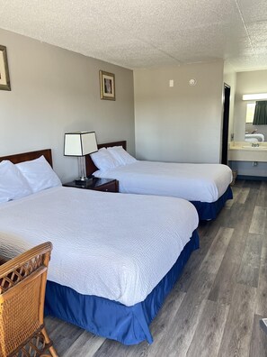 Dobbeltrom – standard | Safe på rommet, individuelt dekorert, individuelt innredet og skrivebord