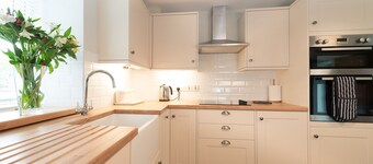 Spacious Three Bedroom Holiday Cottage Near Criccieth | Dulwyn