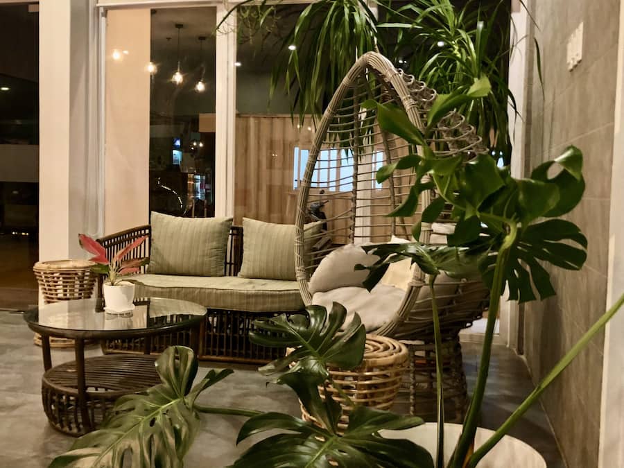 Área de estar no saguão