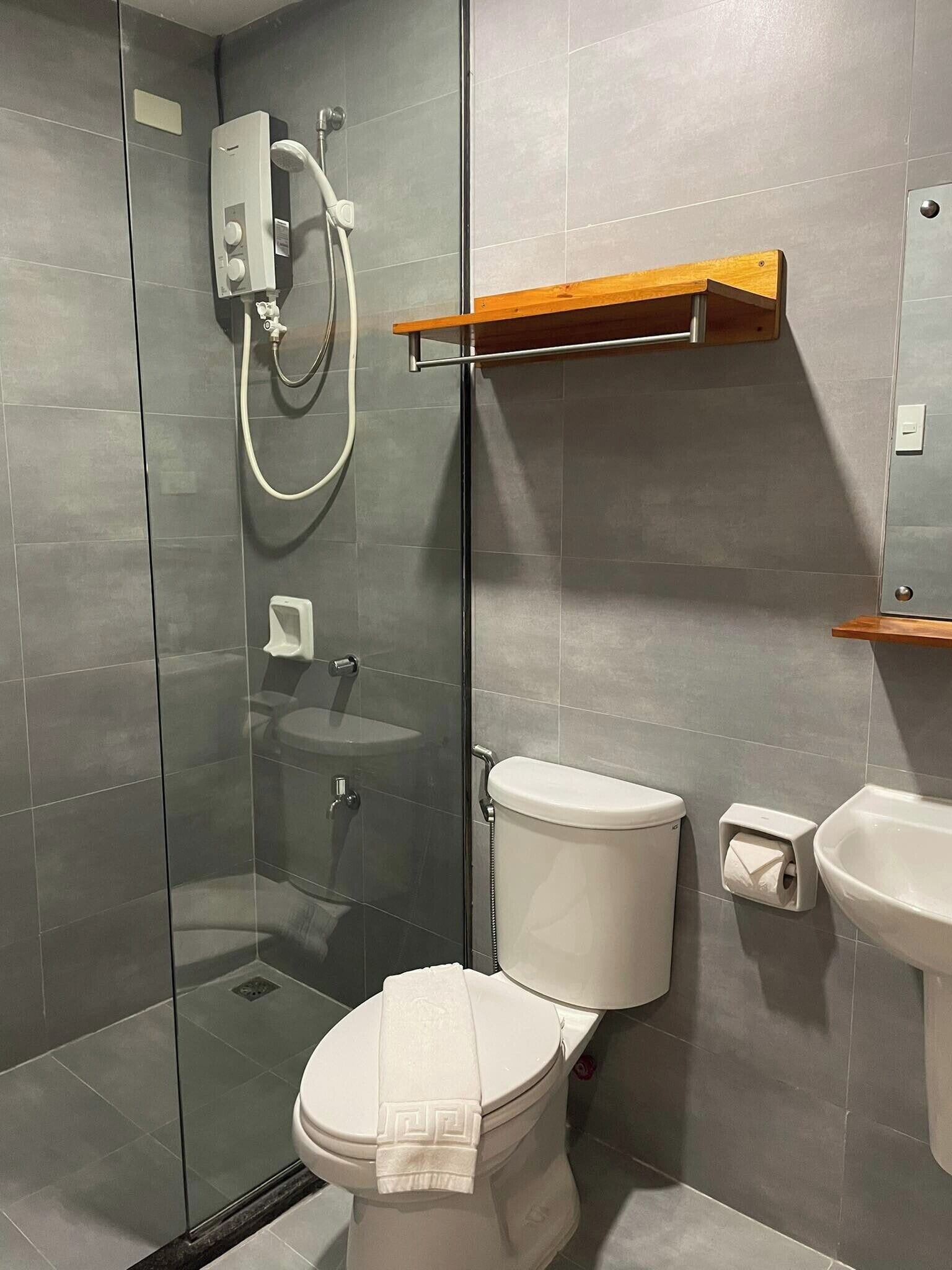 Free toiletries, bidet, towels