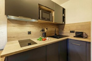 Fridge, microwave, stovetop, dishwasher - Chamonix Sud - Jonquilles 209, Chamonix, France (Chamonix)