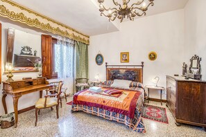 5 chambres, fer et planche à repasser, Wi-Fi gratuit, draps fournis