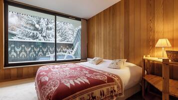 3 bedrooms, bed sheets