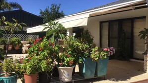 Unclassified image, 5 of 12, button - Fully Self contained 1bedroom spacious unit adjoining rear of owners home. (Jandakot)