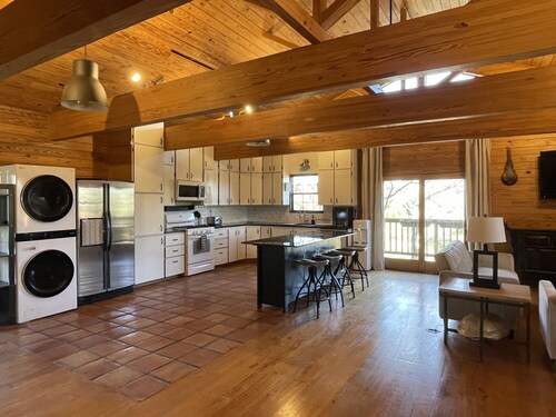 A unique & private country setting, close to everything in North Austin! 