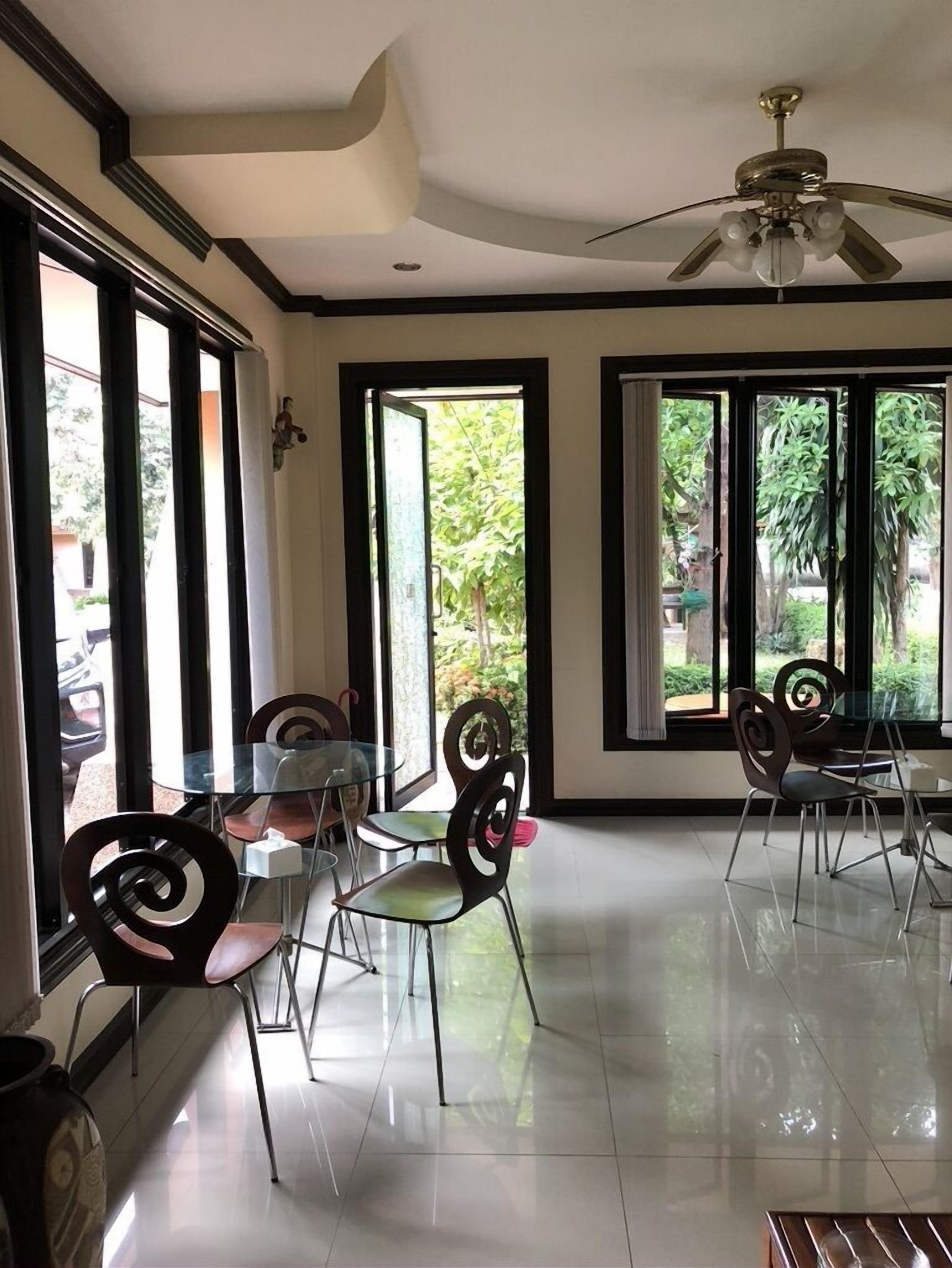 Télévision à écran plat de 32 pouces avec chaînes par câble