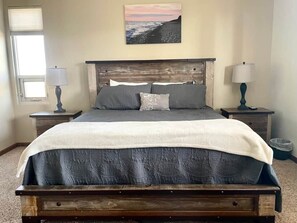 Panoramic Penthouse | 3 bedrooms, iron/ironing board, free WiFi, bed sheets - Betsie Harbor Lodging (Frankfort)