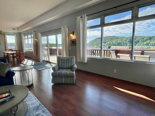 Betsie Harbor Lodging