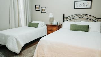 3 slaapkamers, een strijkplank/strijkijzer, reisbedje, gratis wifi