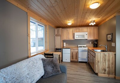 In the heart of Downtown Talkeetna: Susitna Cabin
