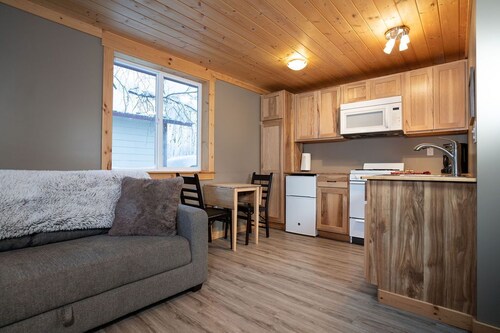 In the heart of Downtown Talkeetna: Susitna Cabin