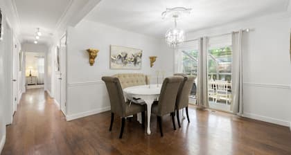 Marietta Hilltop Harmony: Close to Atlanta's Magic