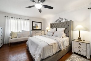 5 quartos, ferros/tábuas de passar roupa, berço de viagem