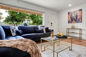 TV, fireplace, offices - Casa de Mesquite - Large Pool, Walled In Yard (Palm Springs)