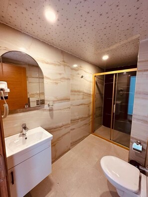 Standard Room | Bathroom | Shower, hair dryer, towels, soap - Britannia Hotel&Villas (Kemer)