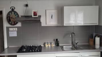 Fridge, microwave, stovetop, coffee/tea maker